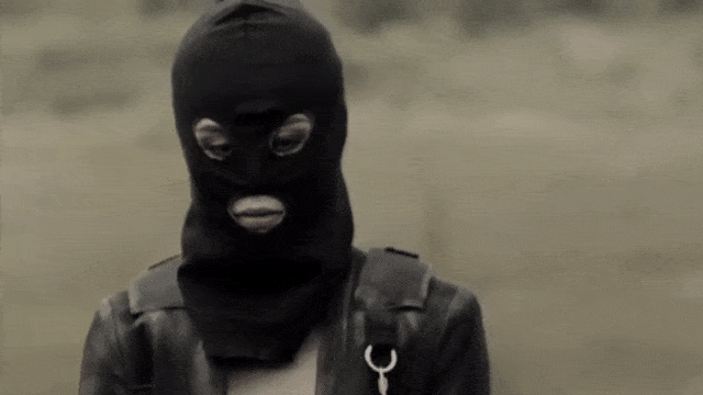Awkarin dalam video klip 'Bad Ass'. (Foto: YouTube/Karin Novilda)