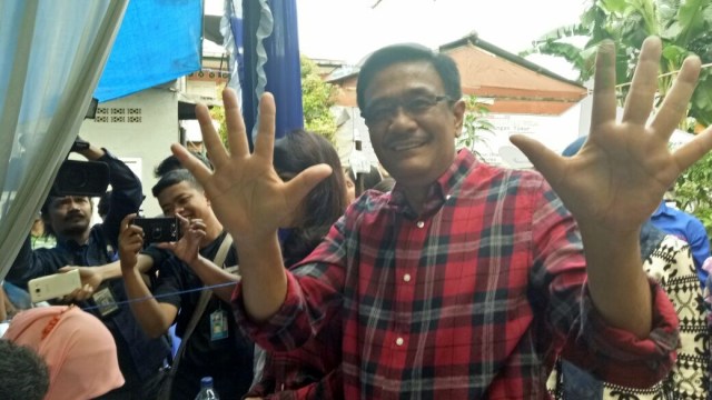 Djarot melakukan pendaftaran (Foto: Nadia Jovita Injilia Riso/kumparan)