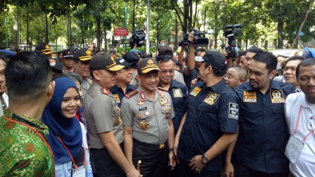 Kapolri dan Kapolda datang meninjau TPS 3. (Foto: Mustaqim Amna/kumparan)