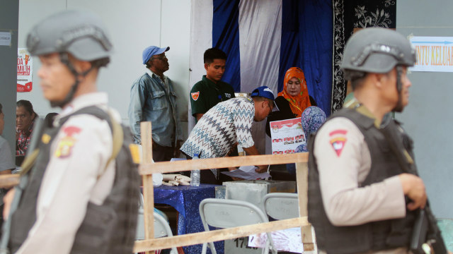 Pengamanan Pilkada di Aceh Timur (Foto: Syifa Yulinnas/Antara Foto)