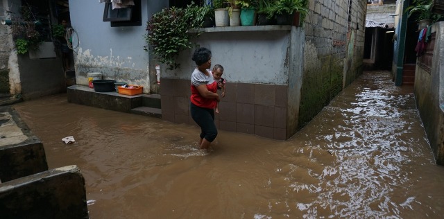 Banjir melanda warga Antasari, Jakarta. Foto: Aditia Noviansyah/kumparan