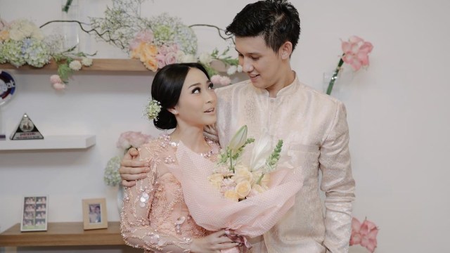 Rinni Wulandari dan Jevin Julian Tunangan (Foto: Instagram @rinni_w)