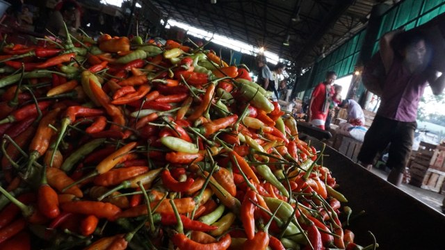 Cabai rawit merah di Pasar Induk Kramat Jati. Foto: Aditia Noviansyah/kumparan