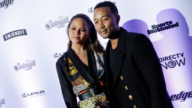 Chrissy Teigen dan John Legend. (Foto: Reuters/Mike Segar)