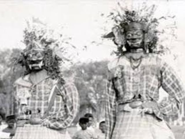 Ondel Ondel Boneka Perantara Roh Nenek Moyang Kumparan Com