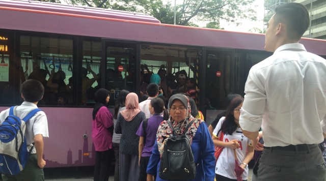 Bus di Kuala Lumpur. (Foto: Anggi Kusumadewi/kumparan)