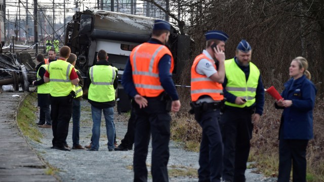 Kereta terguling di Belgia, 1 tewas (Foto: Eric Vidal/Reuters)