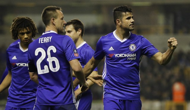 Diego Costa merayakan gol yang dicetaknya. Foto: Darren Staples/Reuters