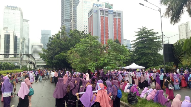 Gerakan Menutup Aurat di CFD. (Foto: Aria Pradana/kumparan)