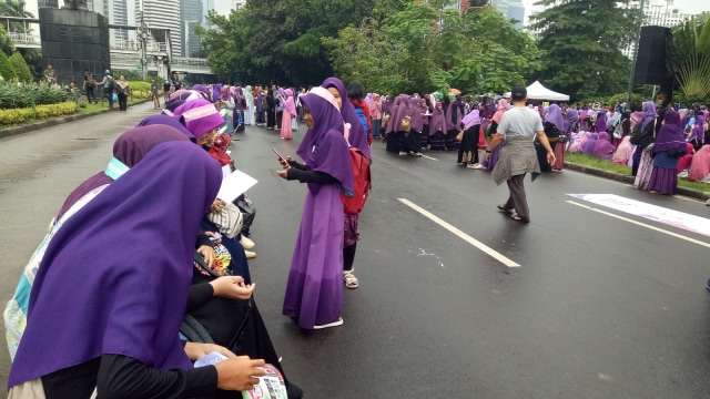 Gerakan Menutup Aurat di CFD. (Foto: Aria Pradana/kumparan)