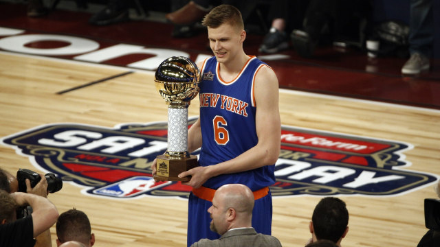 Kristaps Porzingis menjuarai Skills Challange. (Foto: Derick E. Hingle-USA TODAY Sports Via Reuters)