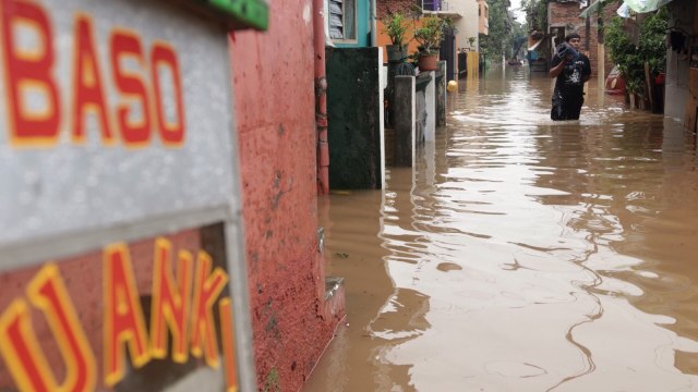 Banjir di Kawasan Cipinang Melayu, Jakarta Tiimur (Foto: Fanny Kusumawardhani/kumparan)
