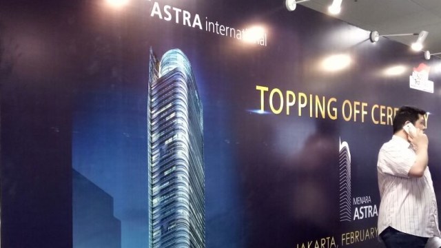 Topping Off Menara Astra. (Foto: Novan Nurul Alam/kumparan)