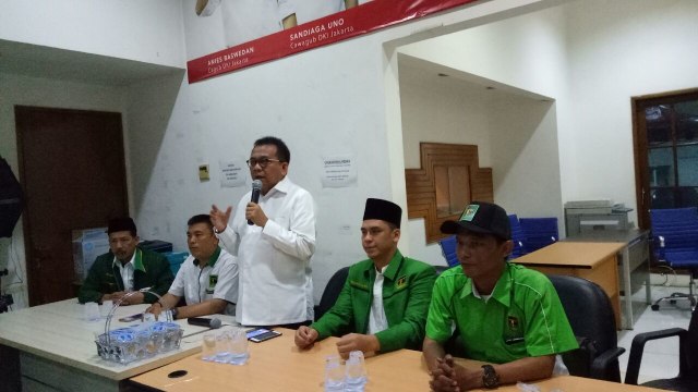 Ketua DPW PPP Jaksel mendukung Anies-Sandi. (Foto: Amanaturrosyidah/kumparan)