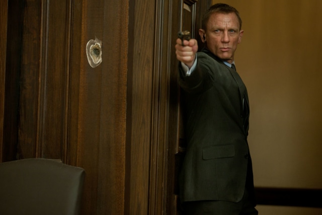 Daniel Craig dalam film James Bond (Foto: http://www.007.com/characters/the-bonds/)