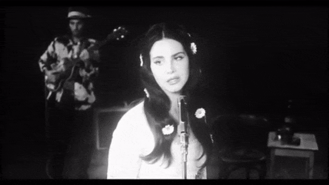 Lana Del Rey dalam video klip 'Love'. (Foto: LanaDelReyVEVO/Youtube)