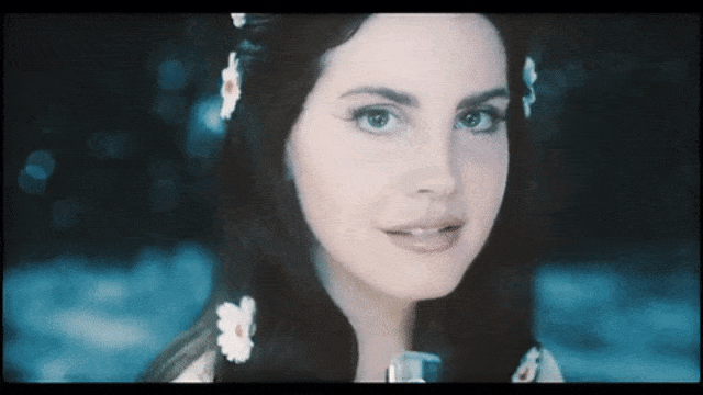 Gerakan Lana Del Rey dalam video klip 'Love'. (Foto: LanaDelReyVEVO/Youtube)