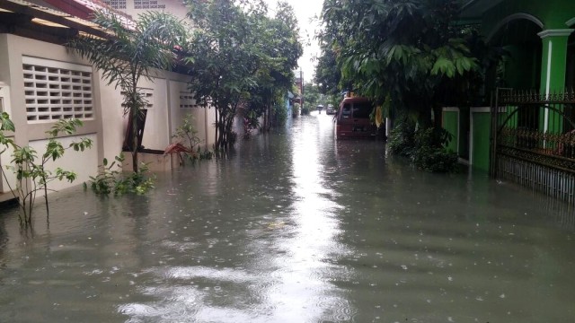 Banjir di perumahan Bintara Jaya Permai, Bekasi. (Foto: Muhammad Fikrie/kumparan)