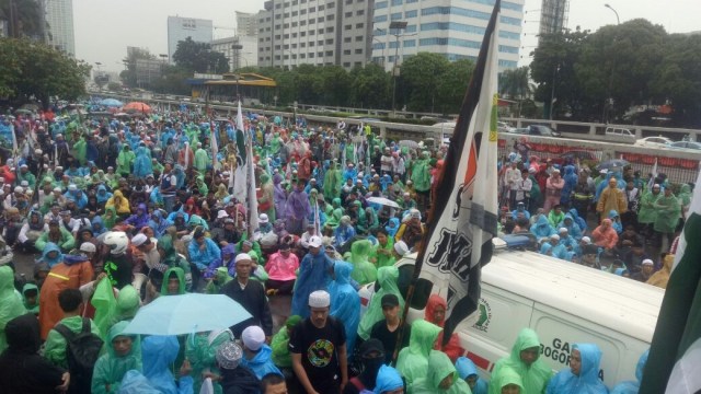 Foto: Aksi 212 Menuntut Ahok Diberhentikan | Kumparan.com