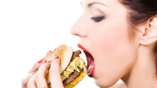 Makan Berlebihan  Foto: Thinkstock 