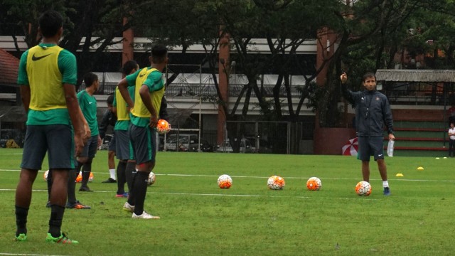 Latihan perdana Timnas U-22 bersama Luis Milla. (Foto: Lucky R./ANTARA)