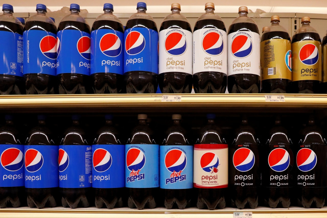 Pepsi, produk minuman unggulan dari PepsiCo. Foto: Reuters/Brendan McDermid