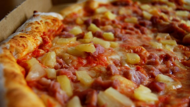 Pizza dengan toping nanas. (Foto: Dok. Wikimedia)