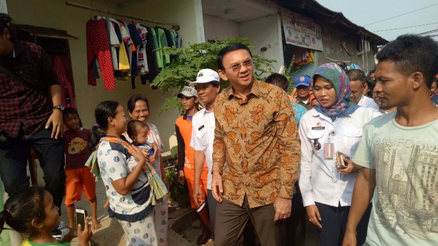 Ahok melayat almarhum Denis (Foto: Ainul Qalbi/kumparan)