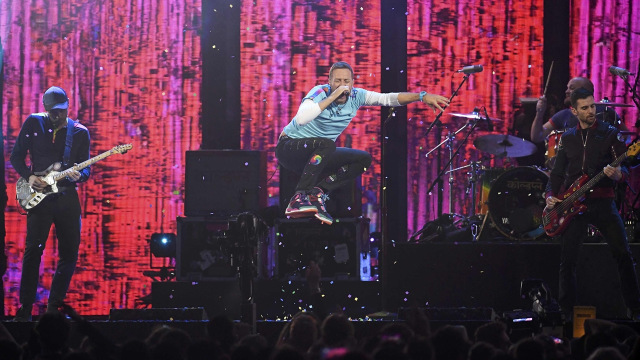Coldplay tampil di Brit Awards (Foto: Reuters/Toby Melville)