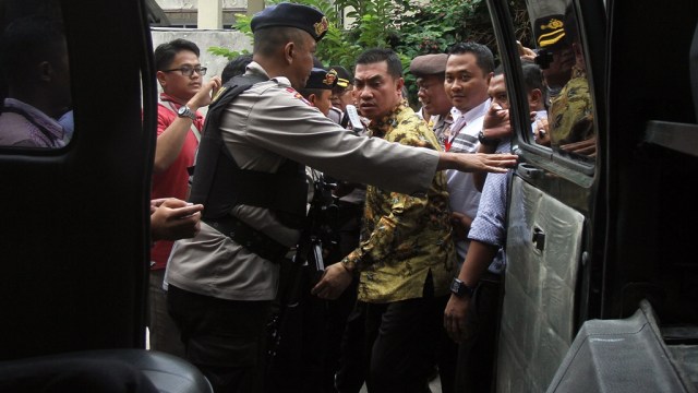 Bupati Rokan Hulu Suparman (tengah). (Foto: Antara/Rony Muharrman)