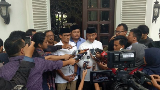 Anies-Sandi usai pertemuan. (Foto: Anggi Dwiky Darmawan/kumparan)