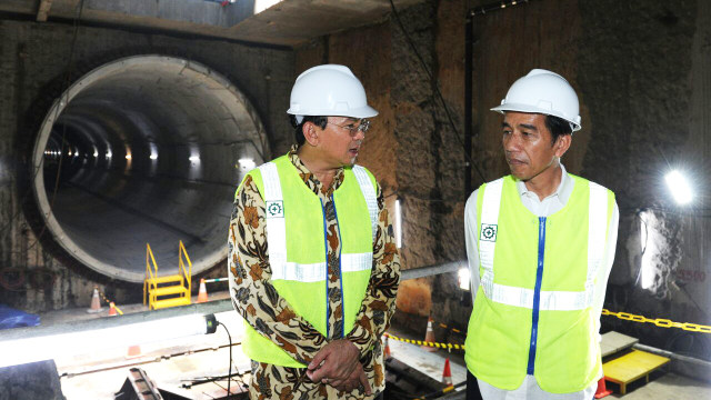 Jokowi dan Ahok tinjau perkembangan proyek MRT. (Foto: Dok Biro Pers Kepresidenan)