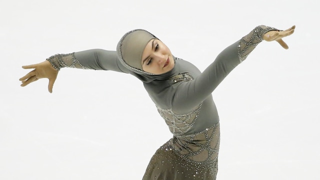 Zahra Lari peseluncur indah yang mengenakan hijab. (Foto: Reuters/Kim Kyung-Hoon)