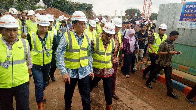 Ahok saat meninjau Velodrome di Jakarta Timur (Foto: Aria Pradana/kumparan)