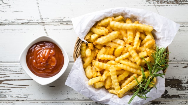 Satu porsi french fries mengandung 270 mg sodium. (Foto: Thinkstock)