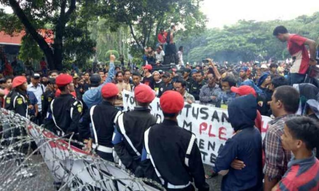 Banyak Kecurangan, Pleno KPU Banten Diwarnai Unjuk Rasa Warga