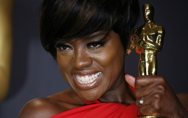 Viola Davis menangkan piala Oscar (Foto: REUTERS/Lucas Jackson)