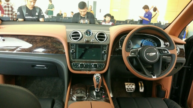 Dashboard mobil Bentley Bentayga. (Foto: Gesit Prayogi/kumparan)