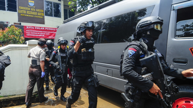 Penangkapan Terduga Teroris Bom Bandung  (Foto: Novrian Arbi/Antara )