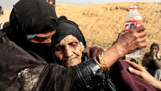 Warga yang terkena dampak perang. (Foto: Reuters/Alaa Al-Marjani)