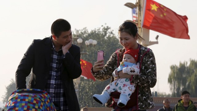 Keluarga di China  Foto: Carlos Barria/Reuters