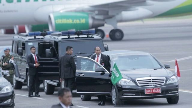 Mobil yang digunakan menjemput Raja Salman. (Foto: Cornelius Bintang/kumparan)