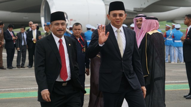 Arief Yahya dan Ahok bersiap menyambut Raja Salman (Foto: Aditia Noviansyah/kumparan)