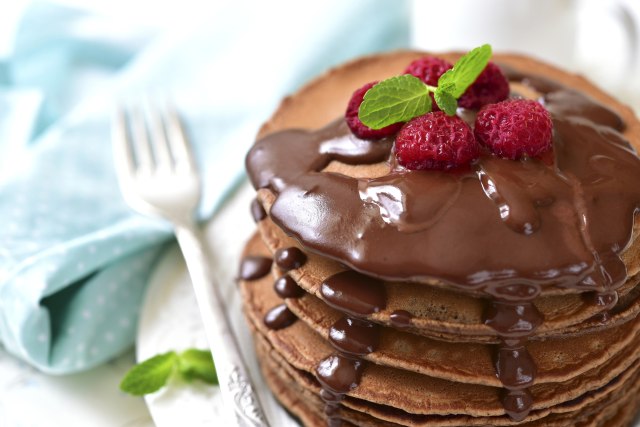  Lelehan coklat sebagai topping pancake. Foto: Thinkstockphotos