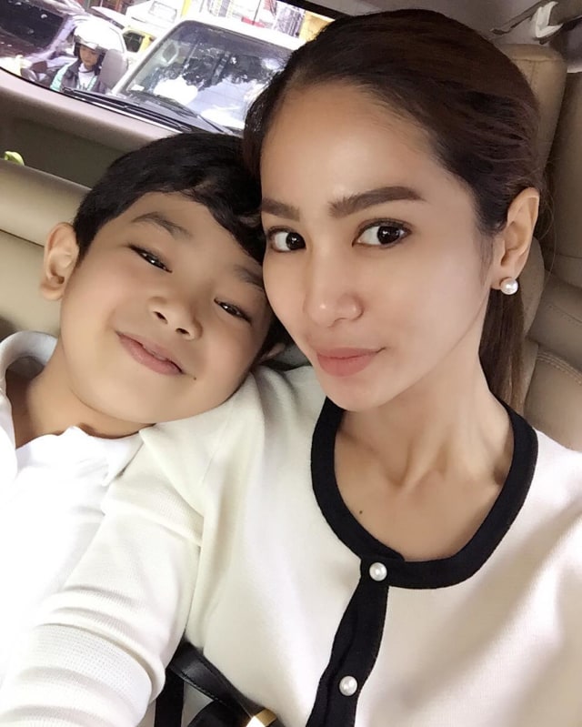 Bunga Zainal dan Anak (Foto: Instagram @bungazainal05)