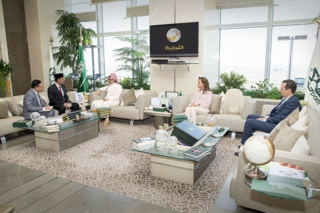 Alwaleed saat menjamu Dubes Indonesia di Saudi. (Foto: kingdom.com.sa)