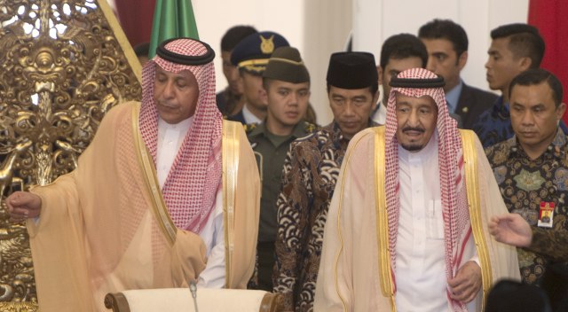 Raja Salman bertemu tokoh islam Indonesia. (Foto: Rosa Pengabean/POOL)