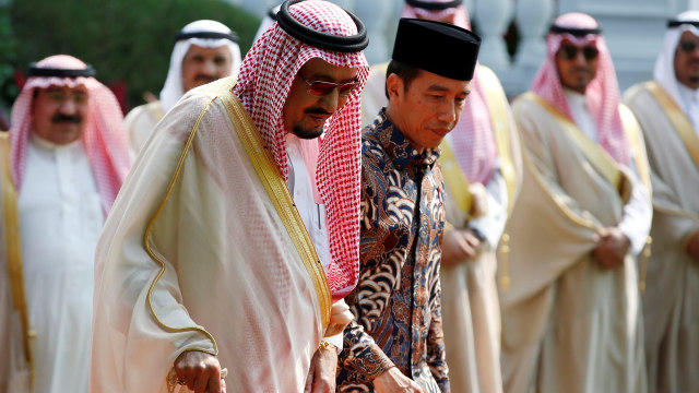 Raja Salman dan Jokowi di Istana Merdeka. (Foto: Reuters/Darren Whiteside)