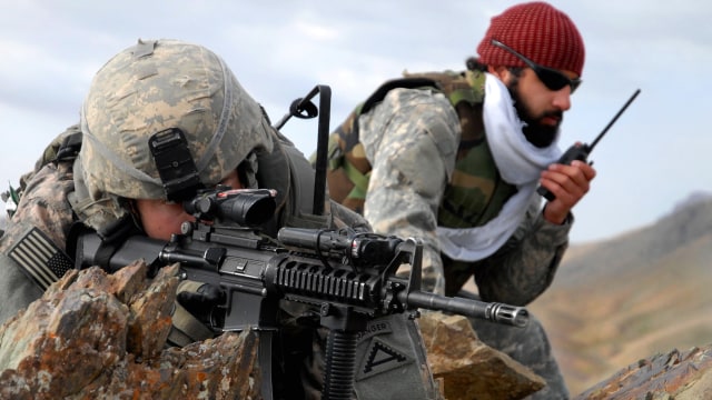 Tentara Amerika Serikat sedang melakukan latihan. Foto: Wikimedia Commons