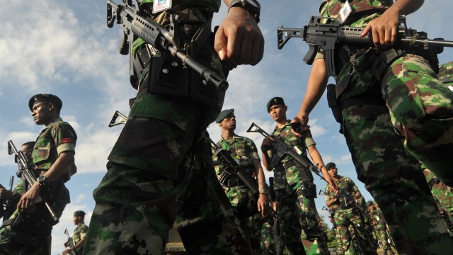 Prajurit TNI melakukan gelar pasukan pengamanan. (Foto: ANTARA/Nyoman Budhiana)